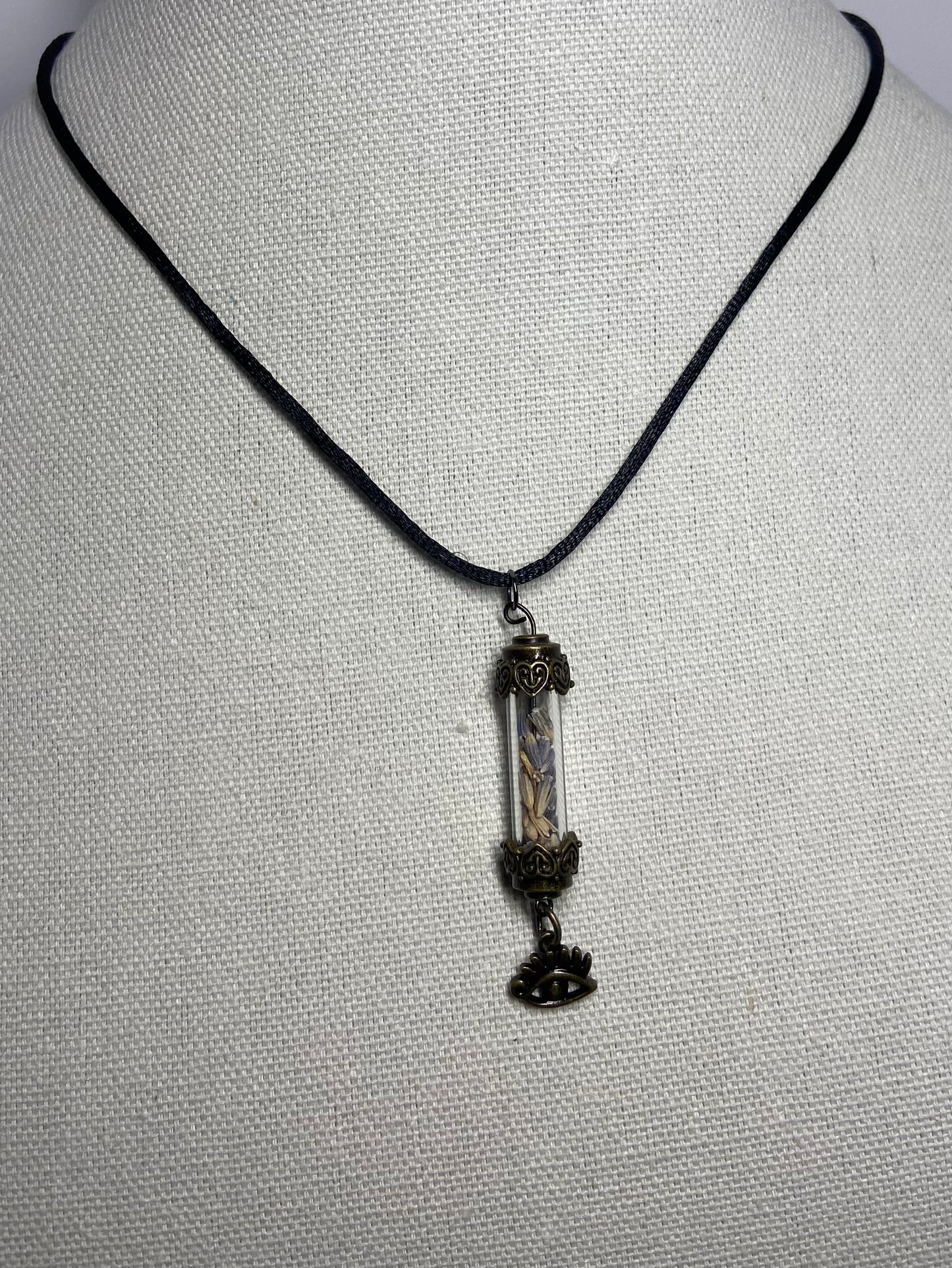 Necklace antique lavender